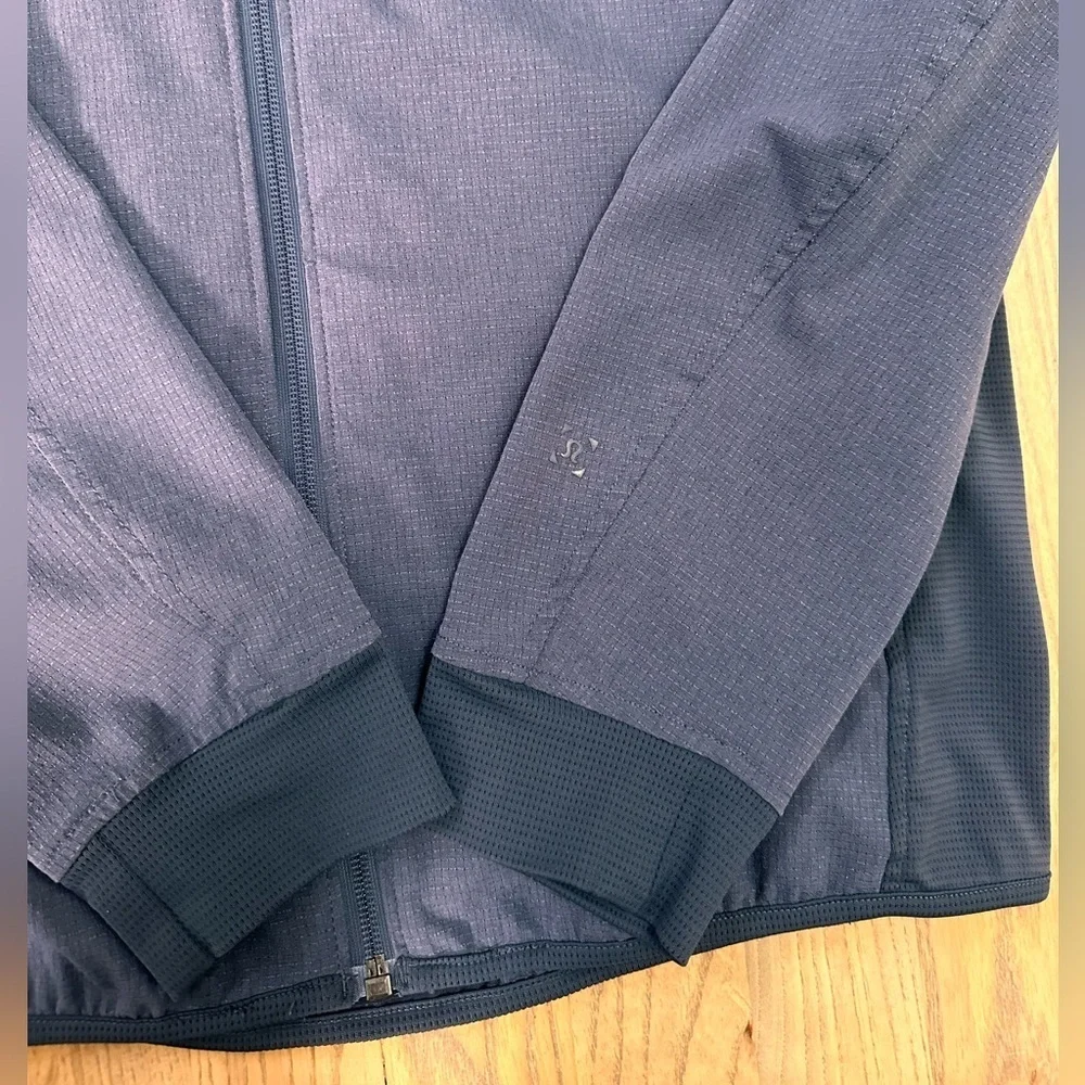 lululemon athletica Men's Dark Blue Hooded Windbreaker